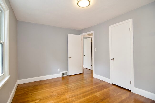 Building Photo - 63 Grandview St