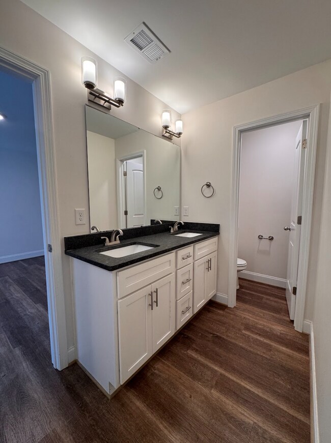 Building Photo - STOP SCROLLING! YOUR NEXT HOME IS HERE!