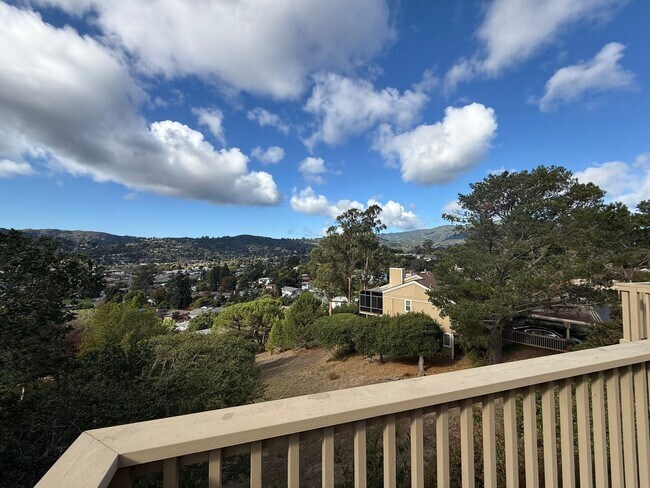 Building Photo - PENDING WITH ACCEPTED APPLICATION - LARGE ...