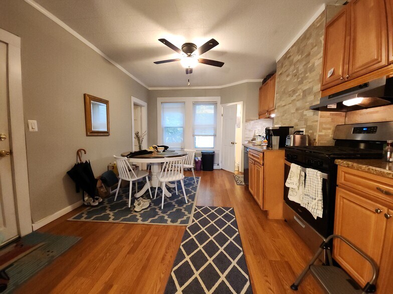 Primary Photo - 268 Athens St