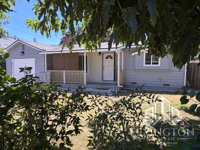 Building Photo - Charming 2 Bedroom Home with Large Backyard & Garage