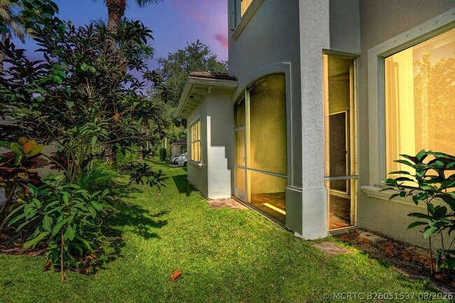 Building Photo - 606 W Circle Dr