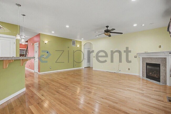 Building Photo - 132 NE 63rd Ave