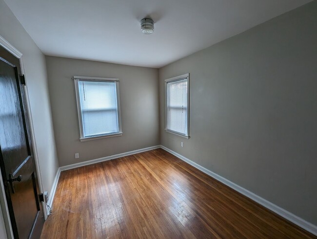 Building Photo - Charming 2-Bedroom Home in North Linden – ...