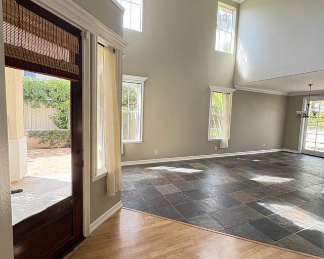 Building Photo - 4994 Crestview Dr