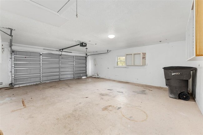 Building Photo - 4505 SE 12th Pl