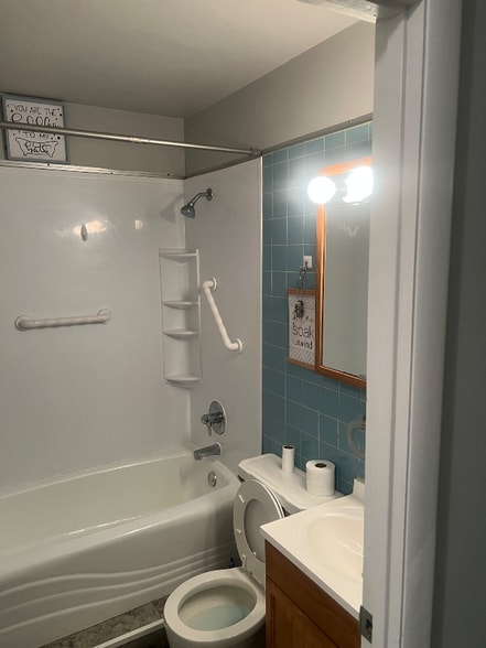 Building Photo - 505 W 53rd Ave