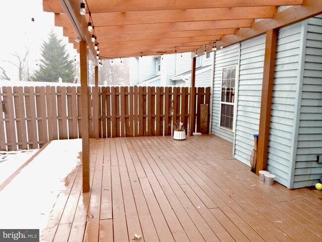 Building Photo - 101 Sarahs Ln