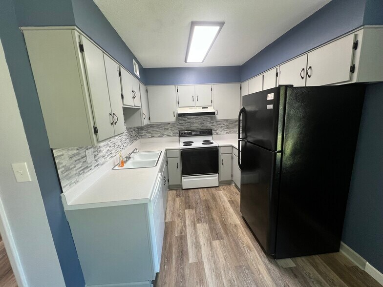 Building Photo - 1100 Skyland Dr