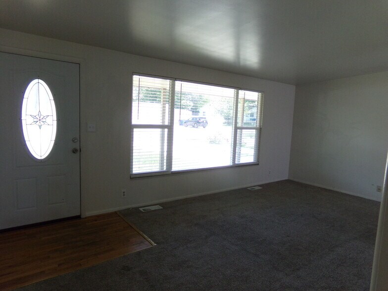 Living Room - 5522 East Edgewood Drive