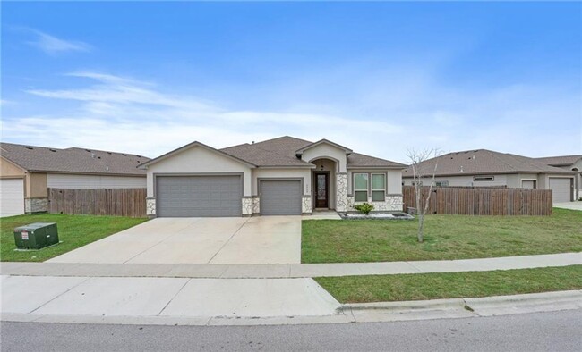 Building Photo - 7702 Dove Holw Dr