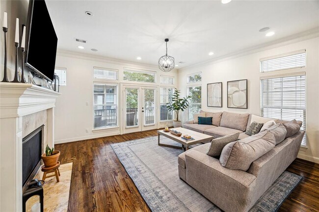 Building Photo - 244 Detering St