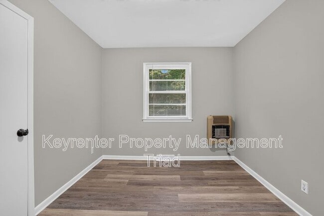 Building Photo - 300 Martingale Dr