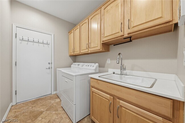 Building Photo - 2148 Shadow Canyon Dr