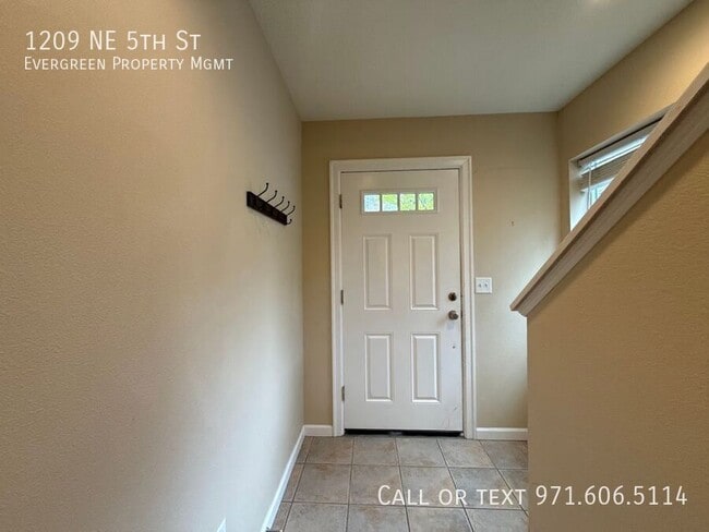 Building Photo - 1209 NE 5th St