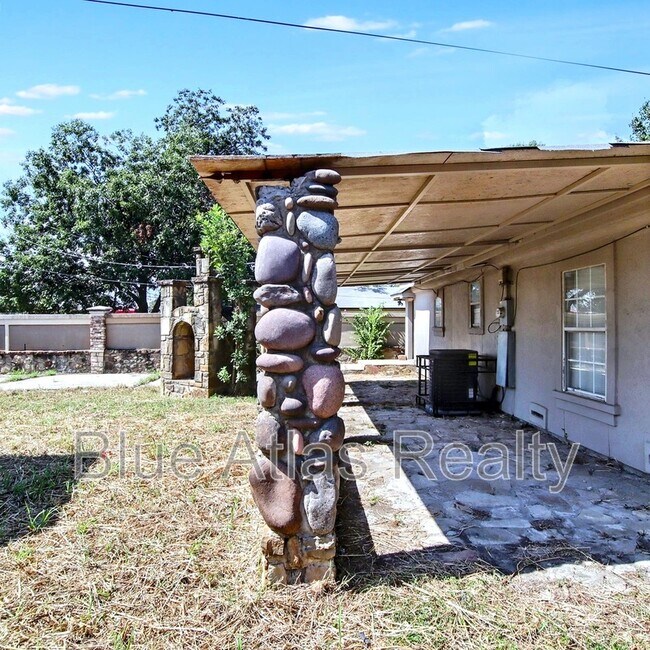 Building Photo - 7838 Maxwell Ave