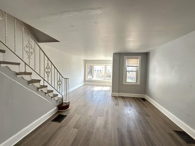 Building Photo - Newly Renovated 3 Bedroom and 1 Bathroom T...