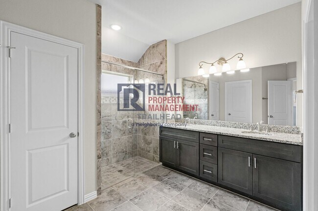 Building Photo - Stunning 4-Bed, 2-Bath Home in a Great Loc...