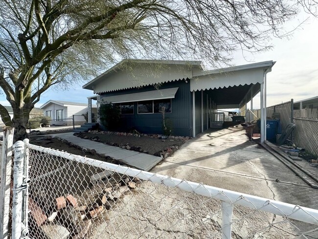 Building Photo - Spacious Rental in Bullhead City