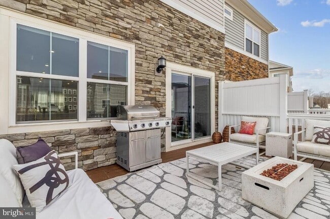 Building Photo - 10939 Drummond Pl