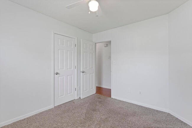Building Photo - 3 bedroom with garage available in June!