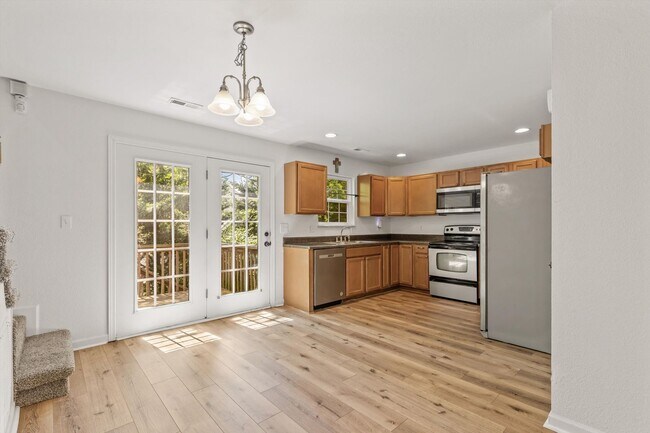 Building Photo - Knoxville 37912 - 3 bedroom, 2.5 bath all ...