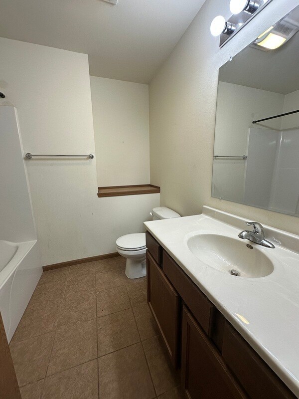 Building Photo - 155 33rd Ave SW