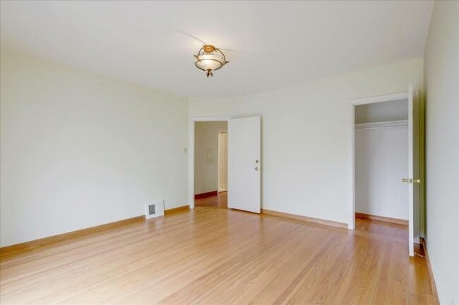 Building Photo - 3 bedroom in San Francisco CA 94122