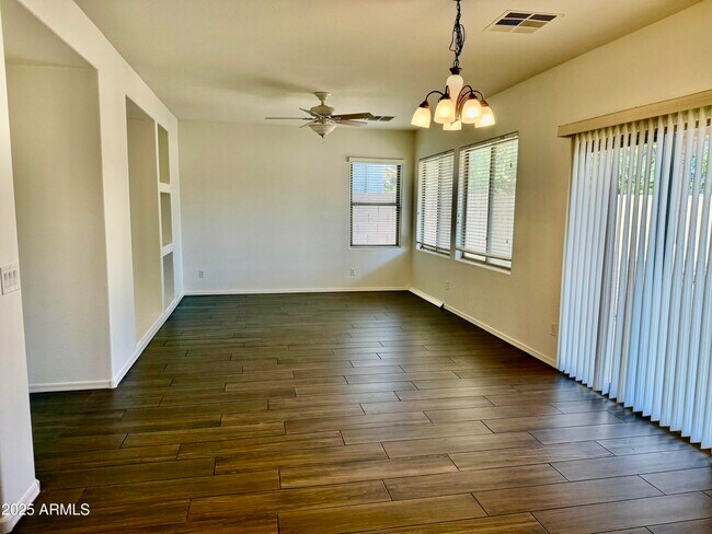 Building Photo - 4531 E Del Rio St