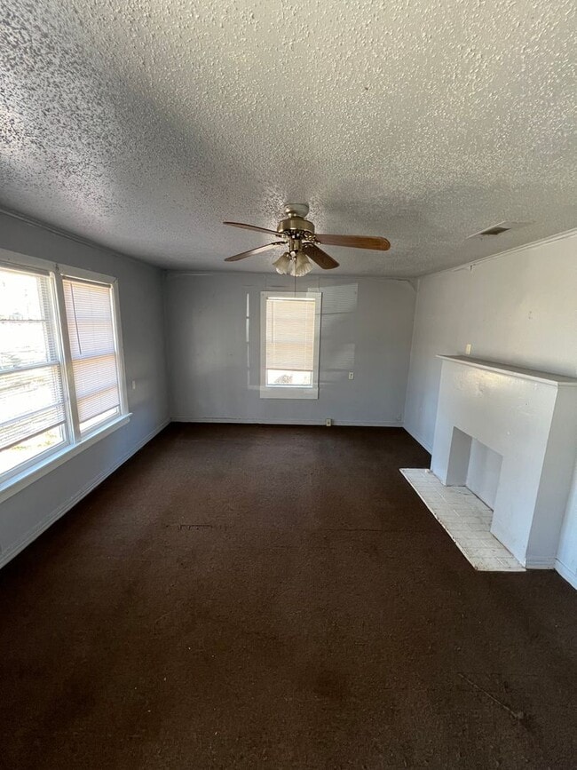 Building Photo - 3233 Riviera St