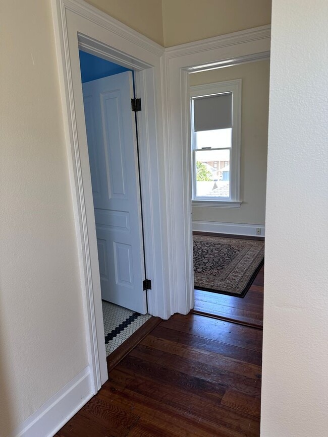 Building Photo - Stunning 1890 Eastlake Victorian | 5 Bedrooms | 2 Bathrooms | Flex Spaces | Steps from Old Town E...