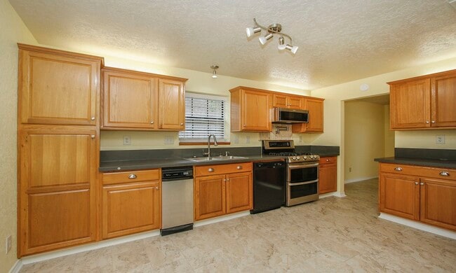 Building Photo - 19518 Gladewater Dr