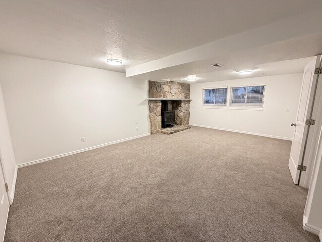 Building Photo - 1101 S 680 W