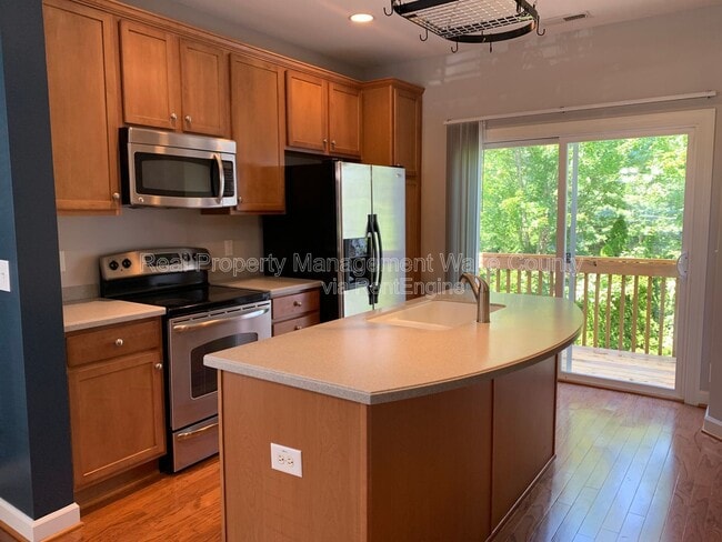 Building Photo - 8025 Goldenrain Way