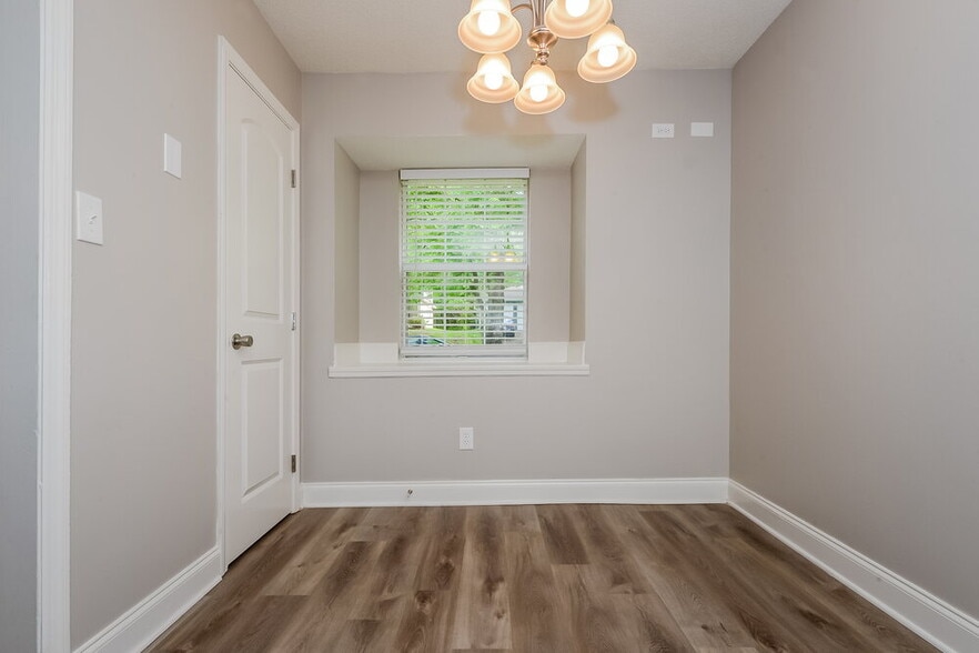 Building Photo - 1959 Corners Cir