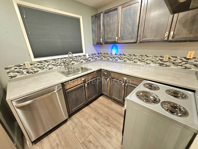 Building Photo - 603 SE 148th Ave