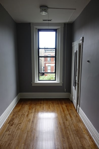 Building Photo - 953 W Armitage Ave