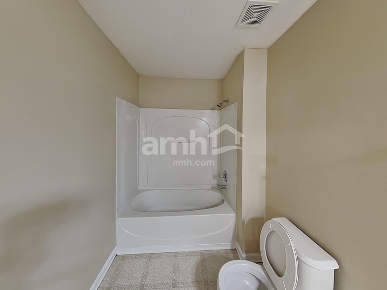 Building Photo - 348 Yellow Iris Rd