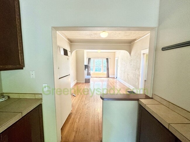 Building Photo - 3-Bedroom, 2-Bathroom House with Attached ...