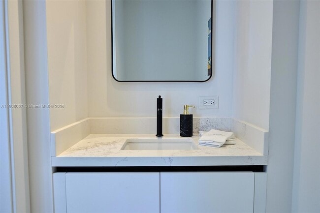 Building Photo - 160 Isle of Venice Dr