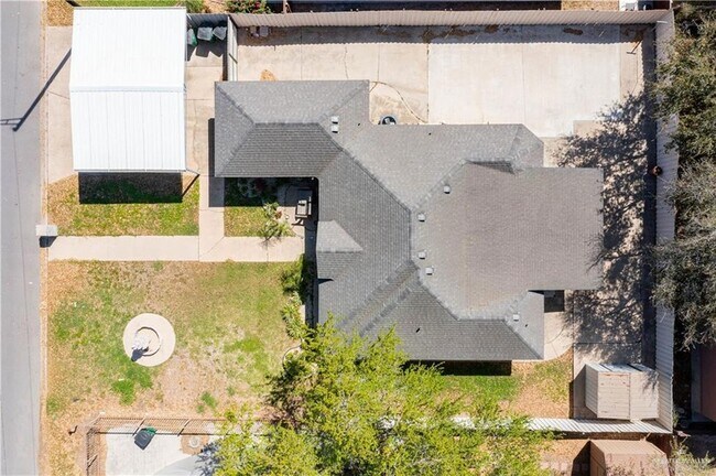 Building Photo - 307 Silverado Dr E