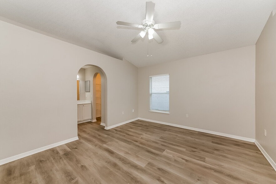 Building Photo - 1023 Brenton Leaf Dr