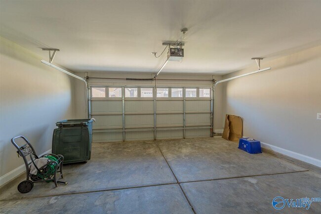 Building Photo - 6812 Wintercrest Way SE