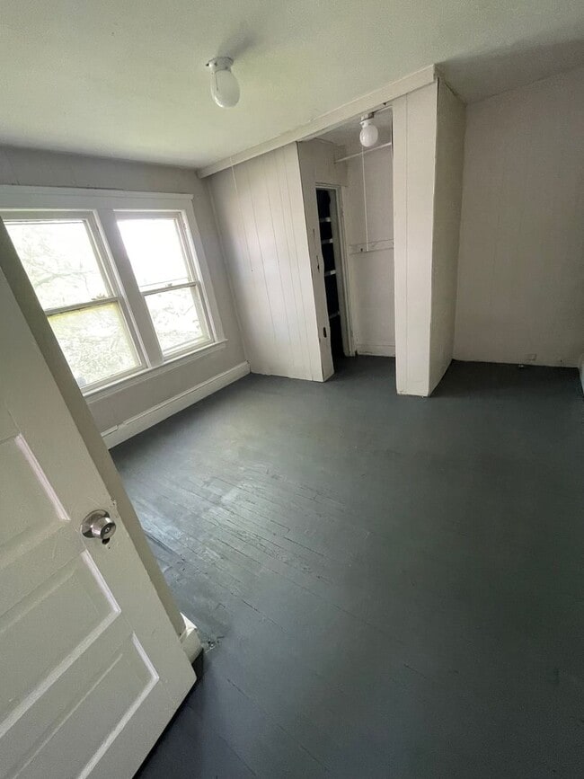 Building Photo - Section 8 Accepted!