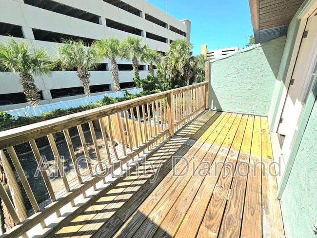 Building Photo - 636 W Caladium Cir