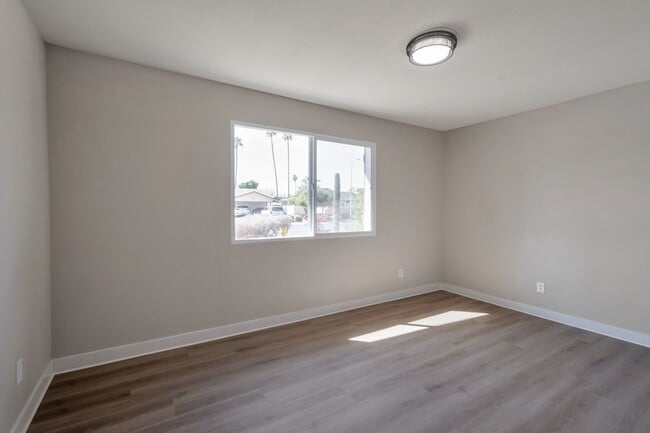 Building Photo - Super Nice Remodeled Home with Pool Close to ASU