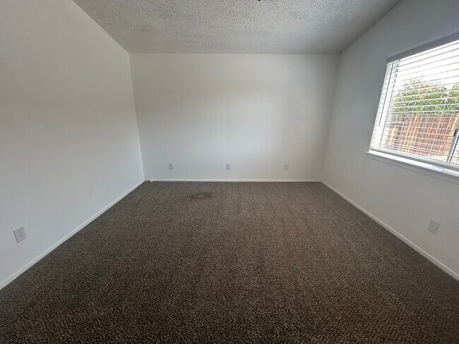 Master Bedroom - 45408 17th St E