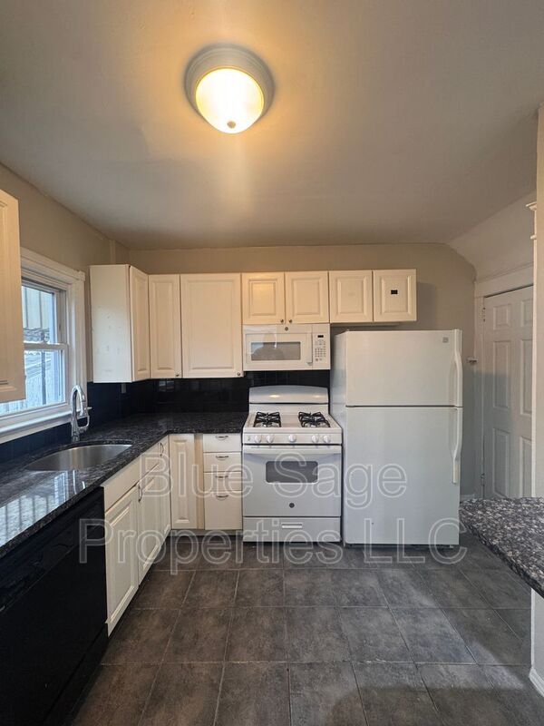 Building Photo - 1411 Lawrence Rd