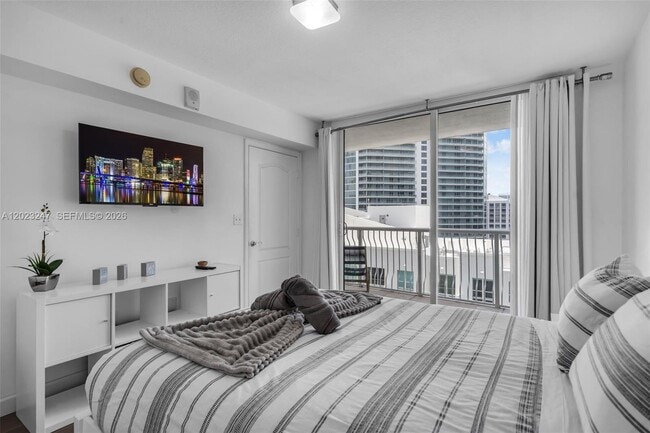 Building Photo - 1200 Brickell Bay Dr