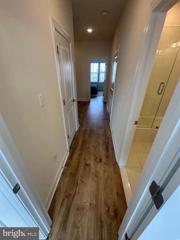 Building Photo - 127 Capital Ct